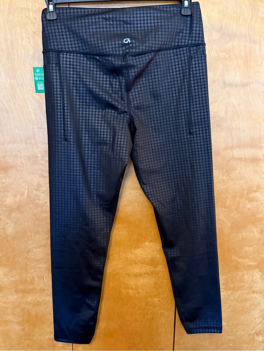 GAP Fit - NWT High Compression Black checker Leggings size Large